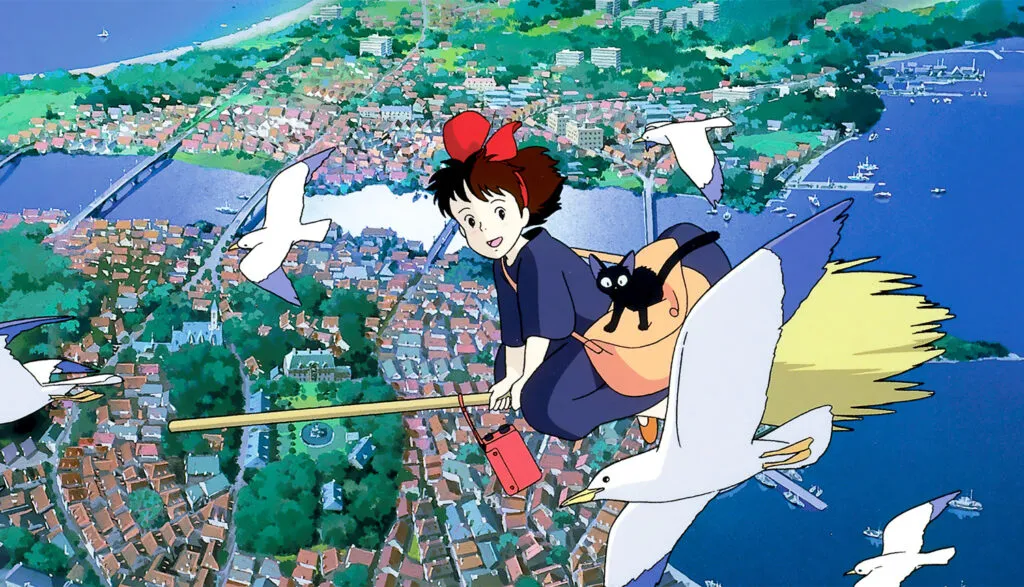 Kiki volando en una escoba.  Esta imagen forma parte de un ranking de todas las películas de Hayao Miyazaki.