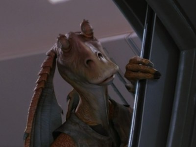 Jar Jar Binks peking around a doorway in Star Wars Episode I: The Phantom Menace.