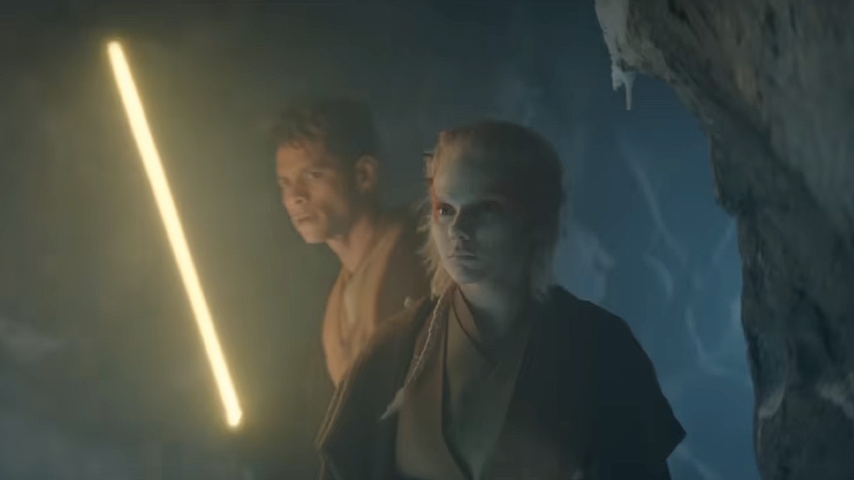 Acolyte Yellow Lightsaber in Episode 1.