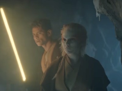 Acolyte Yellow Lightsaber in Episode 1.