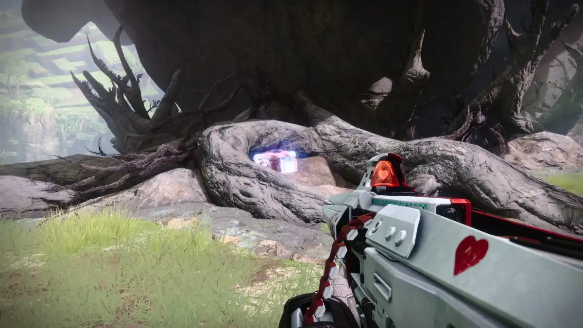 Image of the prismatic chest in blooming of light in Destiny 2