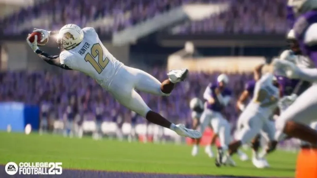 Travis Hunter catching a pick in College Football 25.