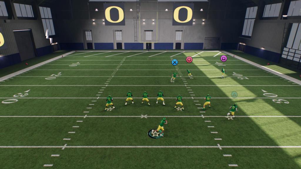 Oregon Ducks practice offense only QB rolling out for touch pass. 