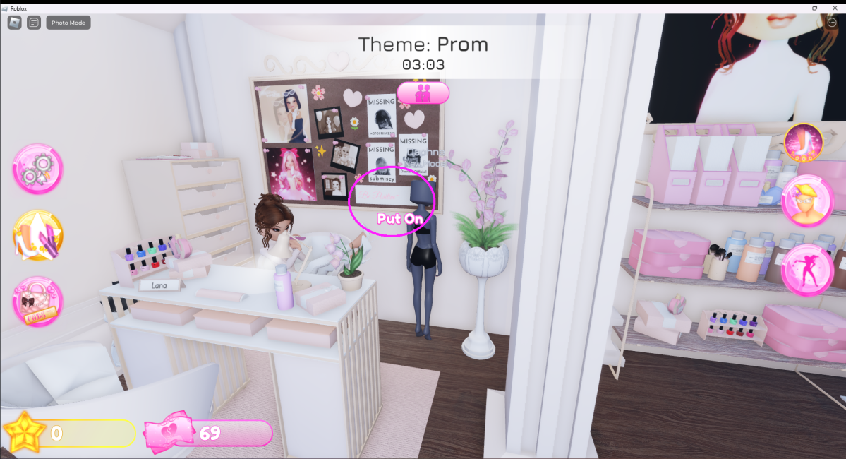 Image of player looking at the board behind Lana in the salon of Dress to Impress with the words 'be positive' circled