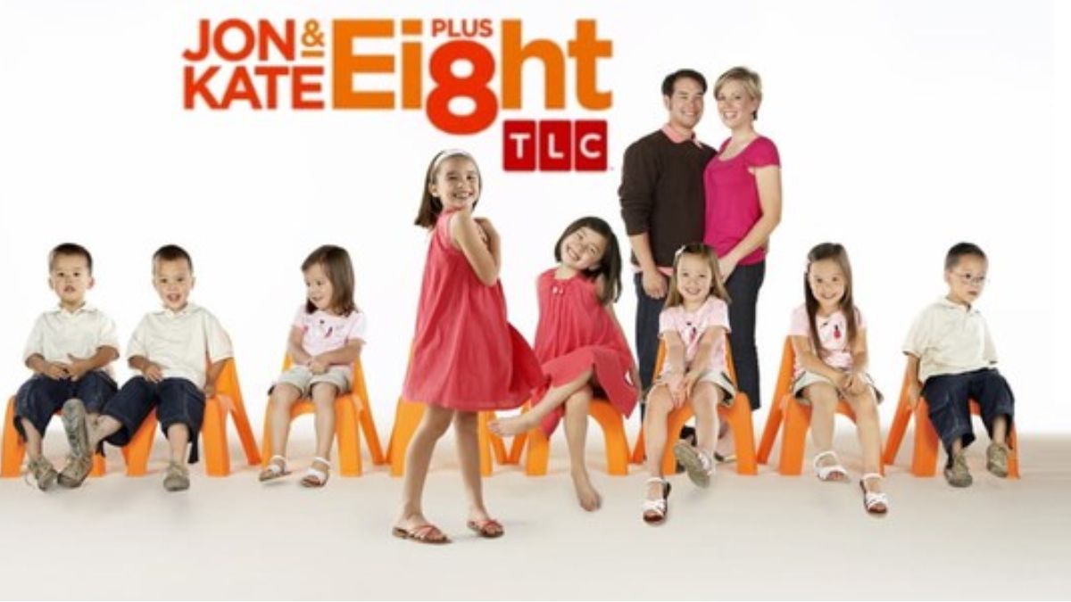 Jon and Kate Plus 8 Series Promo featuring the children in orange chairs with their parents standing in the background