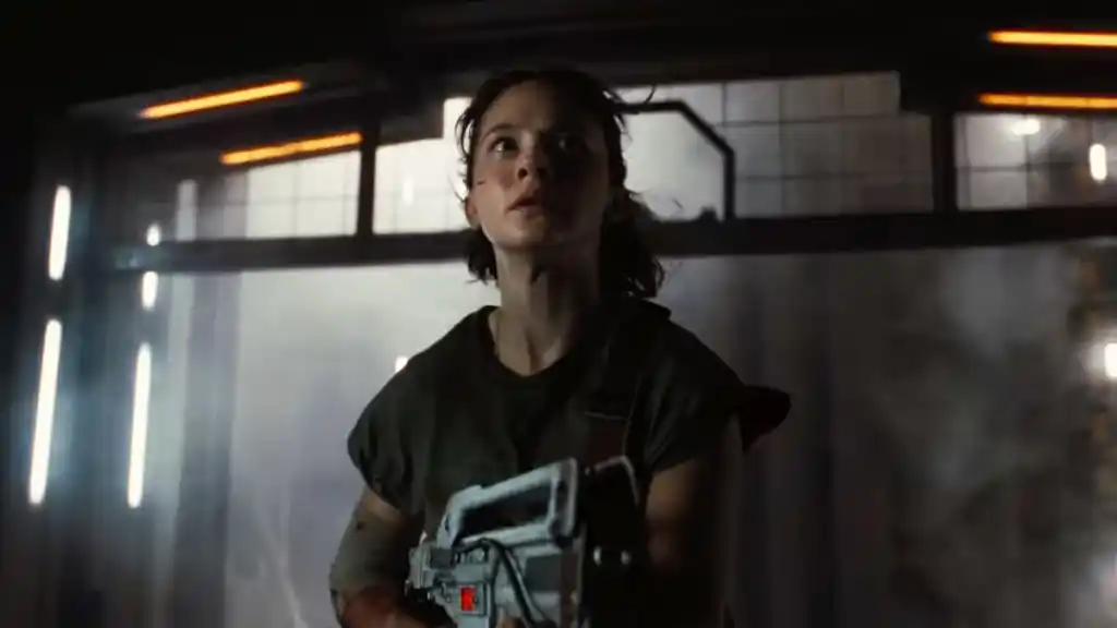 Cailee Spaeny's character Rain in Alien: Romulus holding a gun