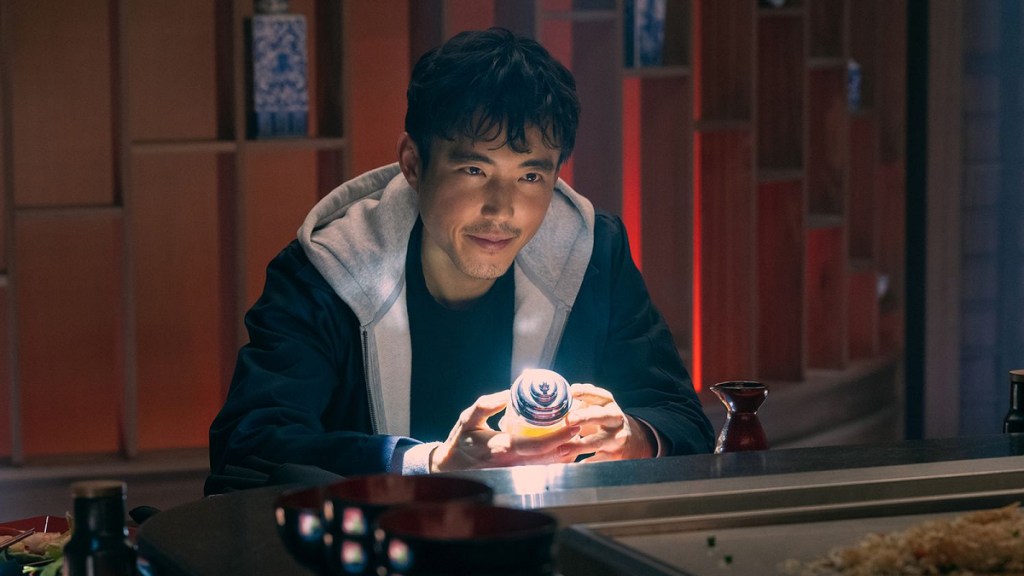 Ben/Number Six holding the jar of Marigold in The Umbrella Academy Season 4