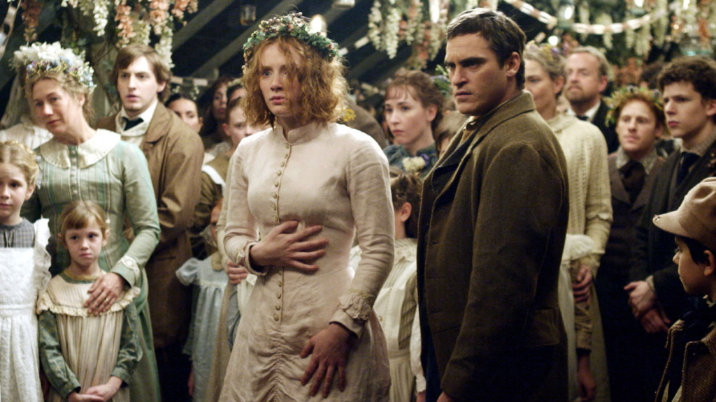 Bryce Dallas Howard and Joaquin Phoenix in The Village