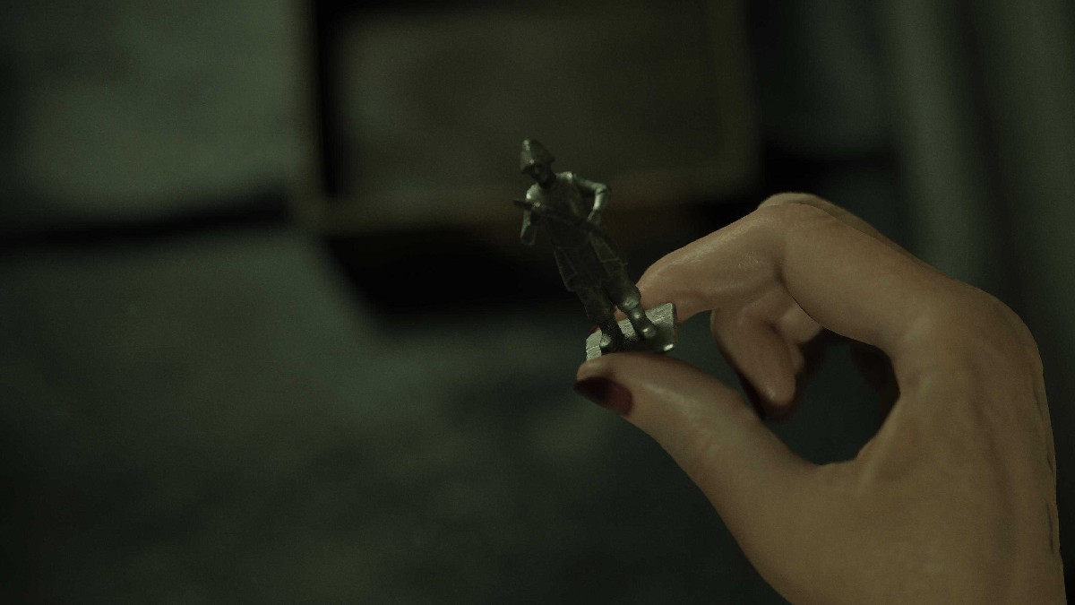 Victor's Solider trinket in Linda's hand in The Casting of Frank Stone in an article detailing how to find this Trinket