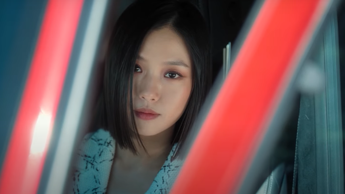 Yoo Sung-a leaves her red car