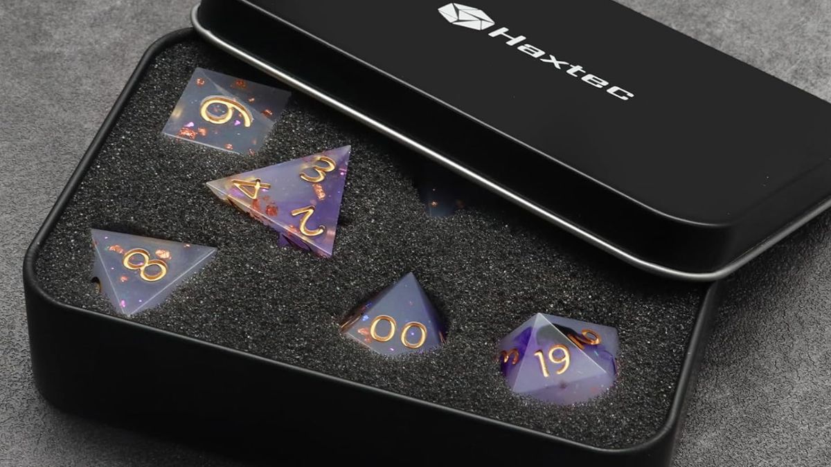 Haxtec Purple Glitter Dice