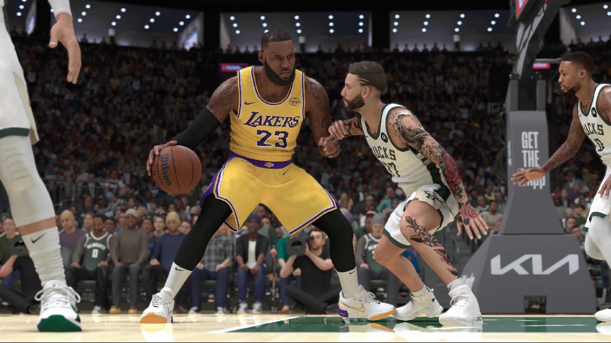 A MyPLAYER guarding LeBron James in NBA 2K25 in an article detailing how Season XP works in Single Player