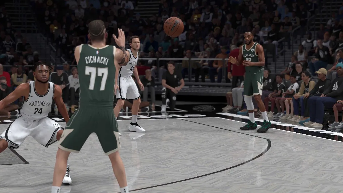 A MyPlayer passing the ball to Middleton in NBA 2K25