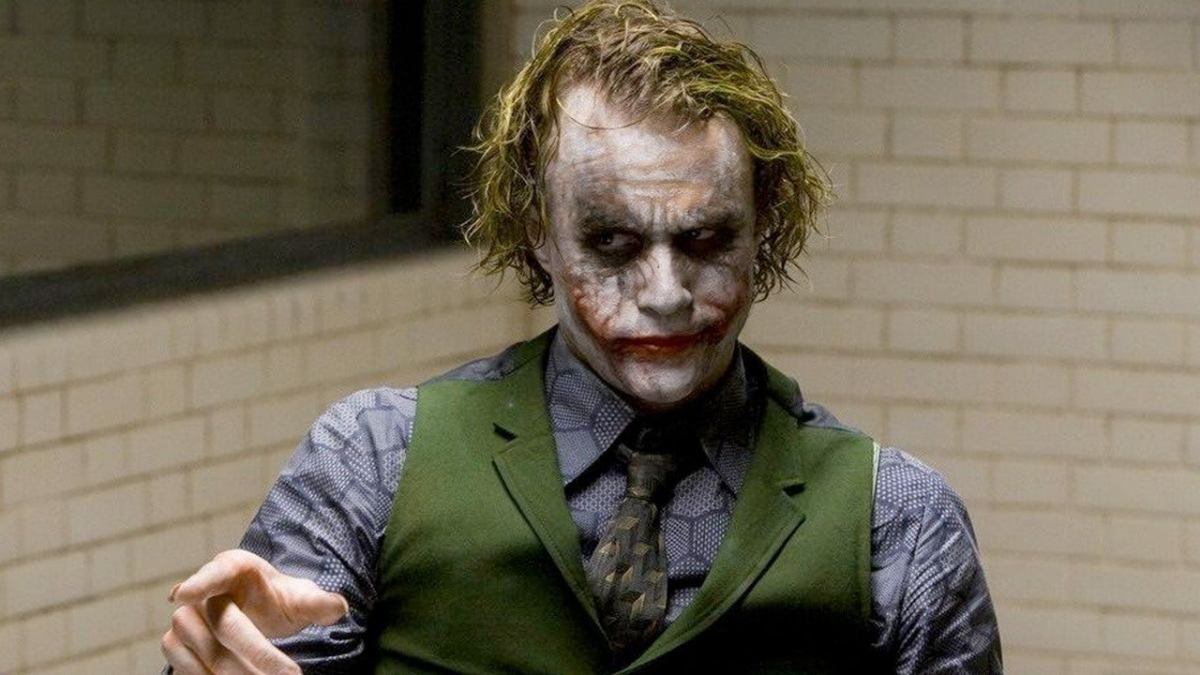 Joker in The Dark Knight as part of an article about whether Joker 2 is a prequel. 