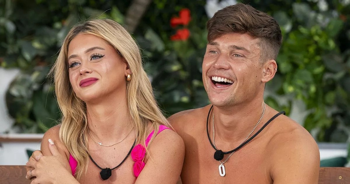 Kaylor and Aaron in Love Island.