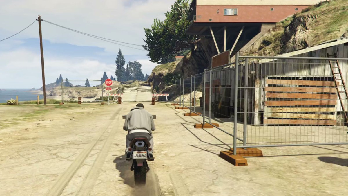 An image showing the player approaching a stunt jump in GTA 5, in a vehicle.