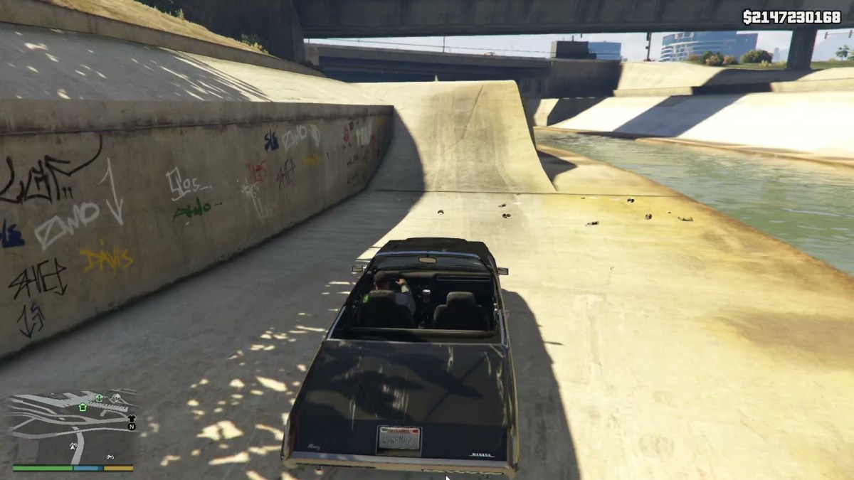 An image showing the player approaching a stunt jump in GTA 5, in a vehicle.