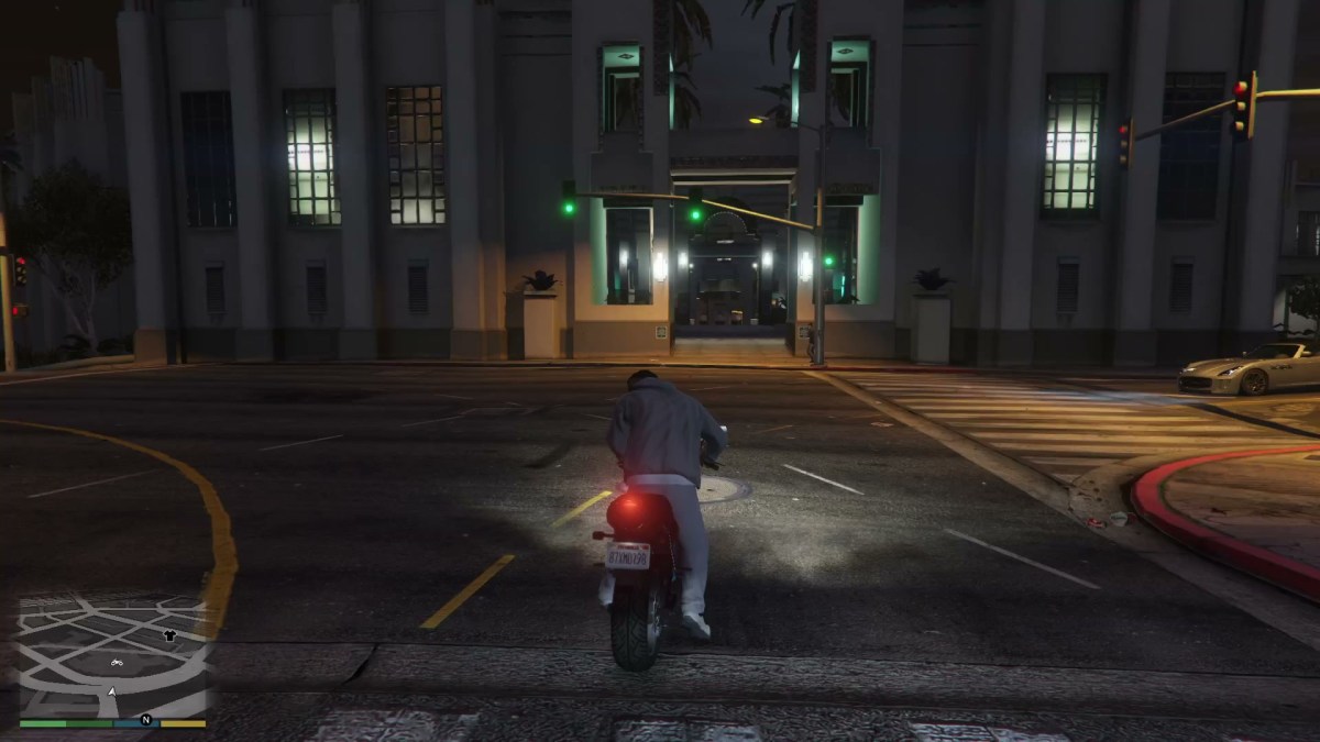 An image showing the player approaching a stunt jump in GTA 5, in a vehicle.