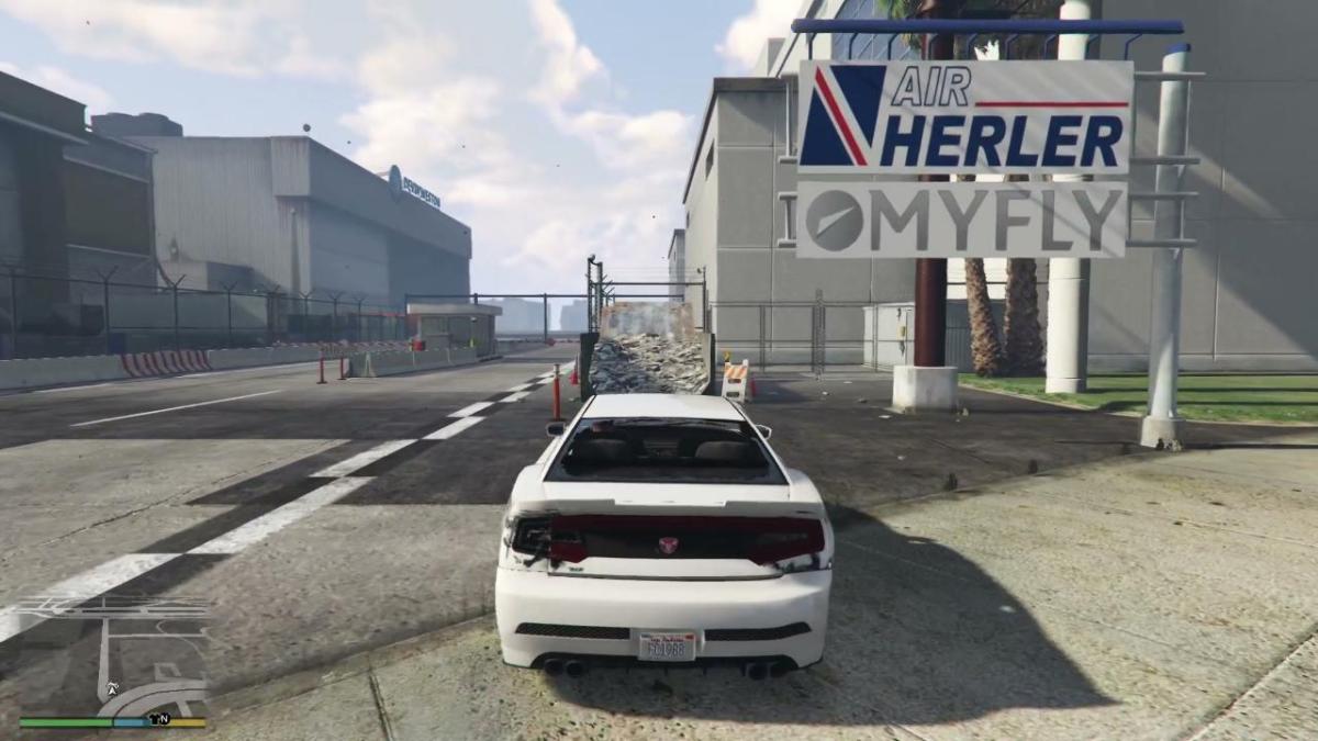 An image showing the player approaching a stunt jump in GTA 5, in a vehicle.