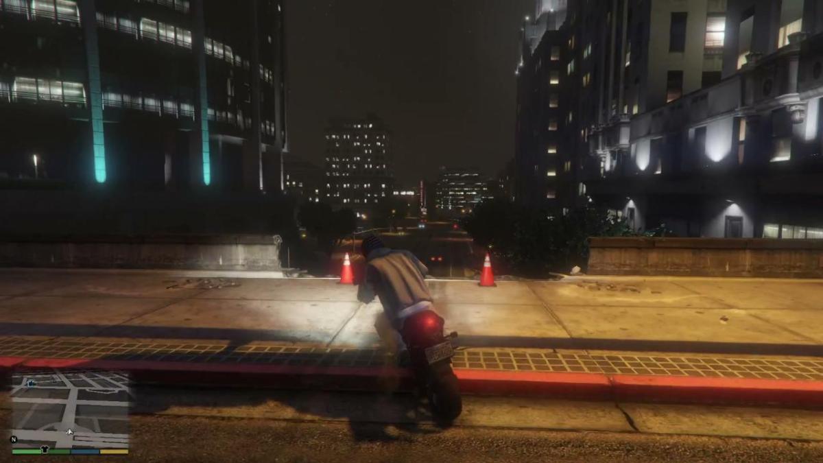 An image showing the player approaching a stunt jump in GTA 5, in a vehicle.