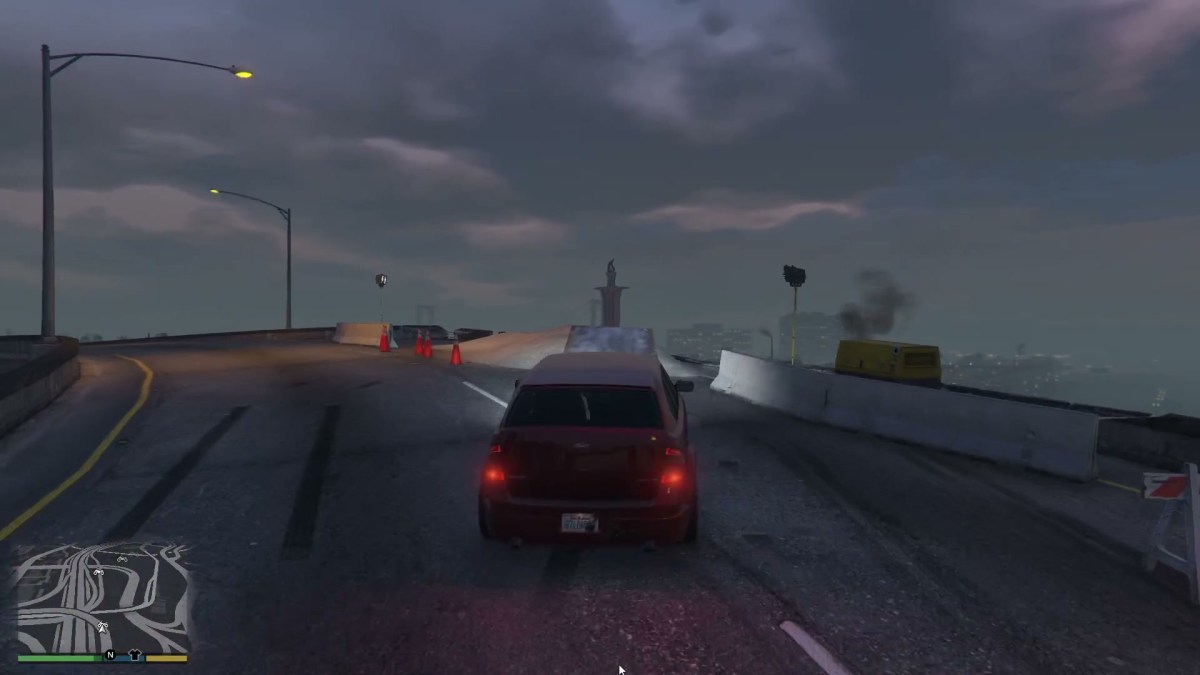 An image showing the player approaching a stunt jump in GTA 5, in a vehicle.