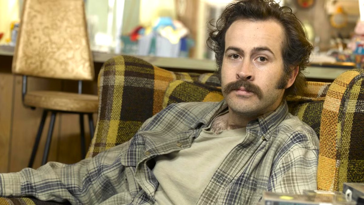 Jason Lee as Earl as part of an article about TV shows canceled too soon.